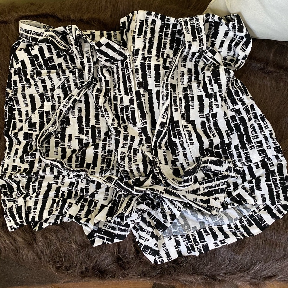 High Waisted pattered shorts